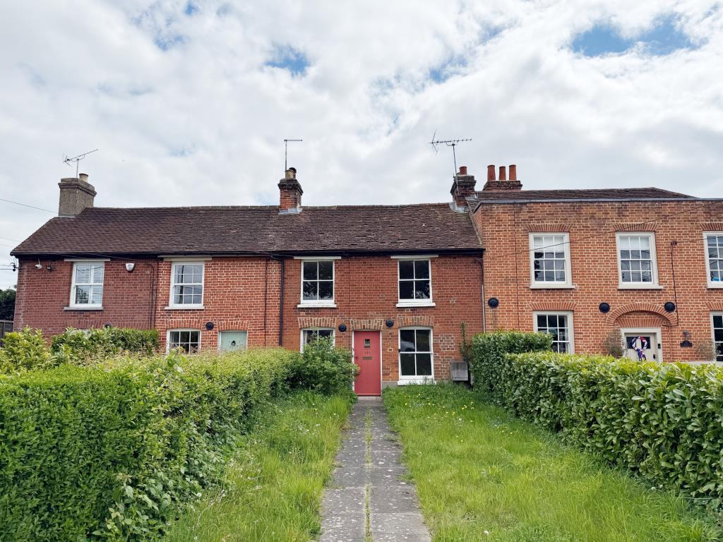 Lot: 165 - MID-TERRACE COTTAGE FOR IMPROVEMENT - Double fronted red brick cottage with front garden